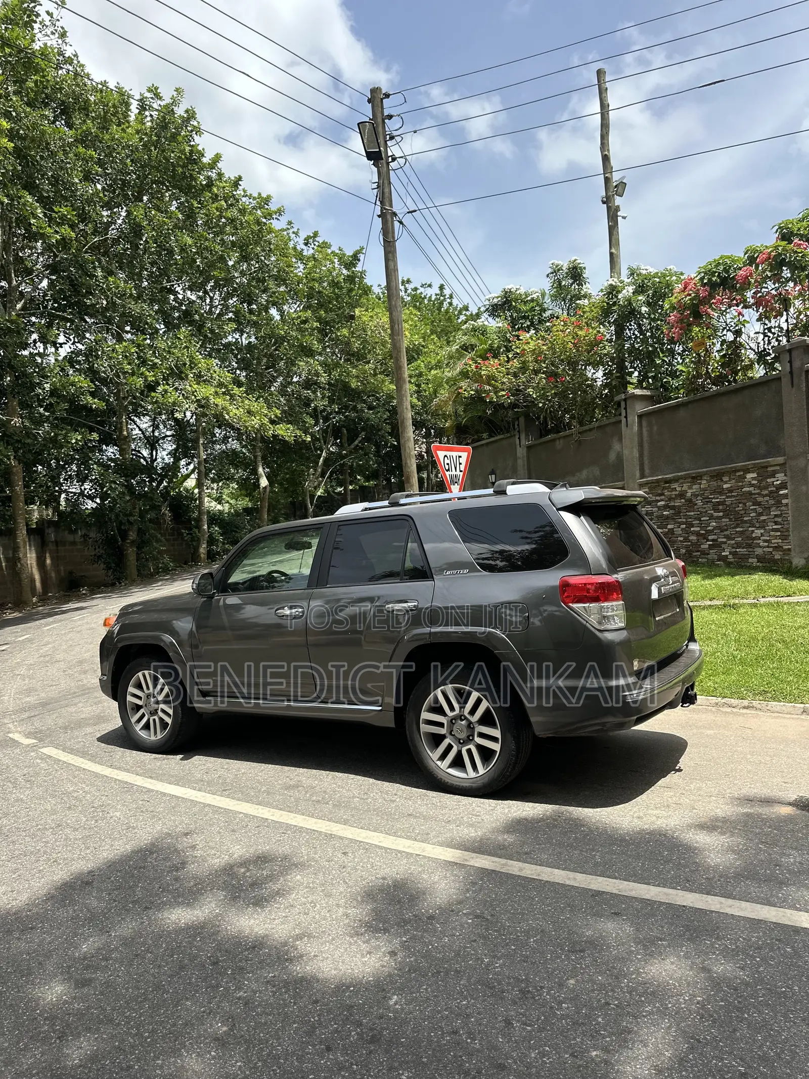 Toyota 4-Runner Limited 4WD 2011 Gray