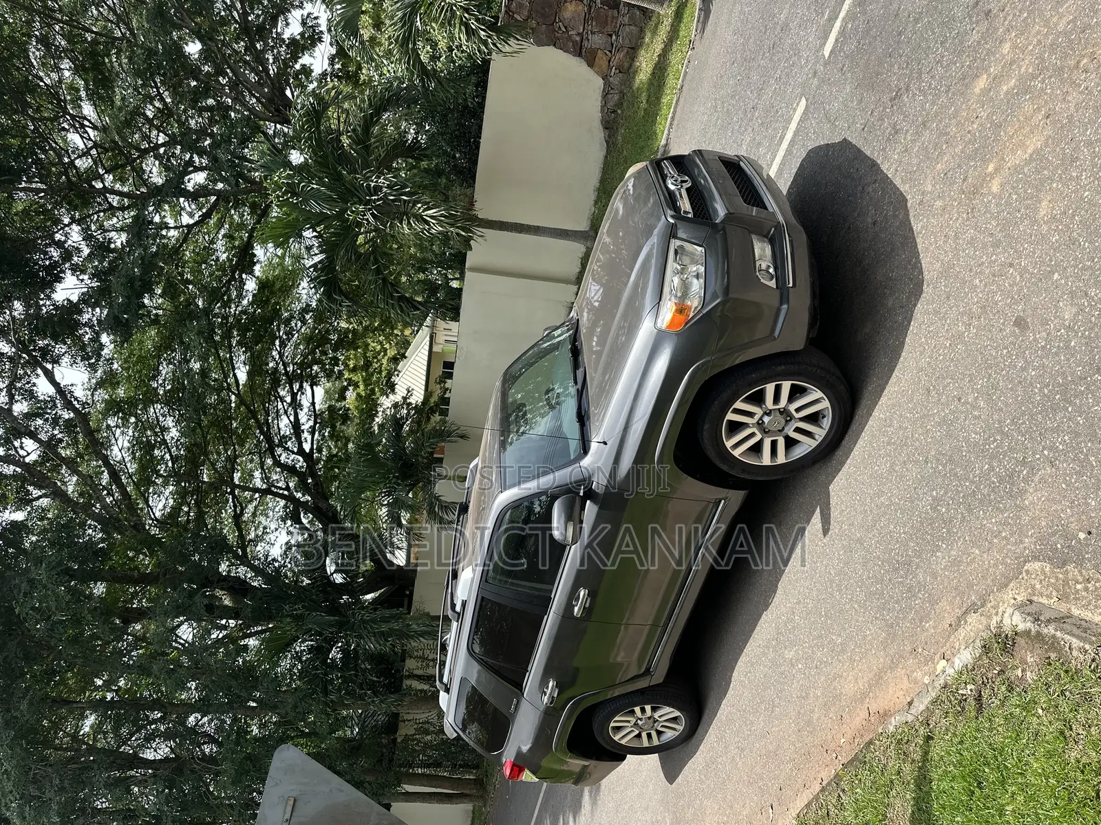 Toyota 4-Runner Limited 4WD 2011 Gray
