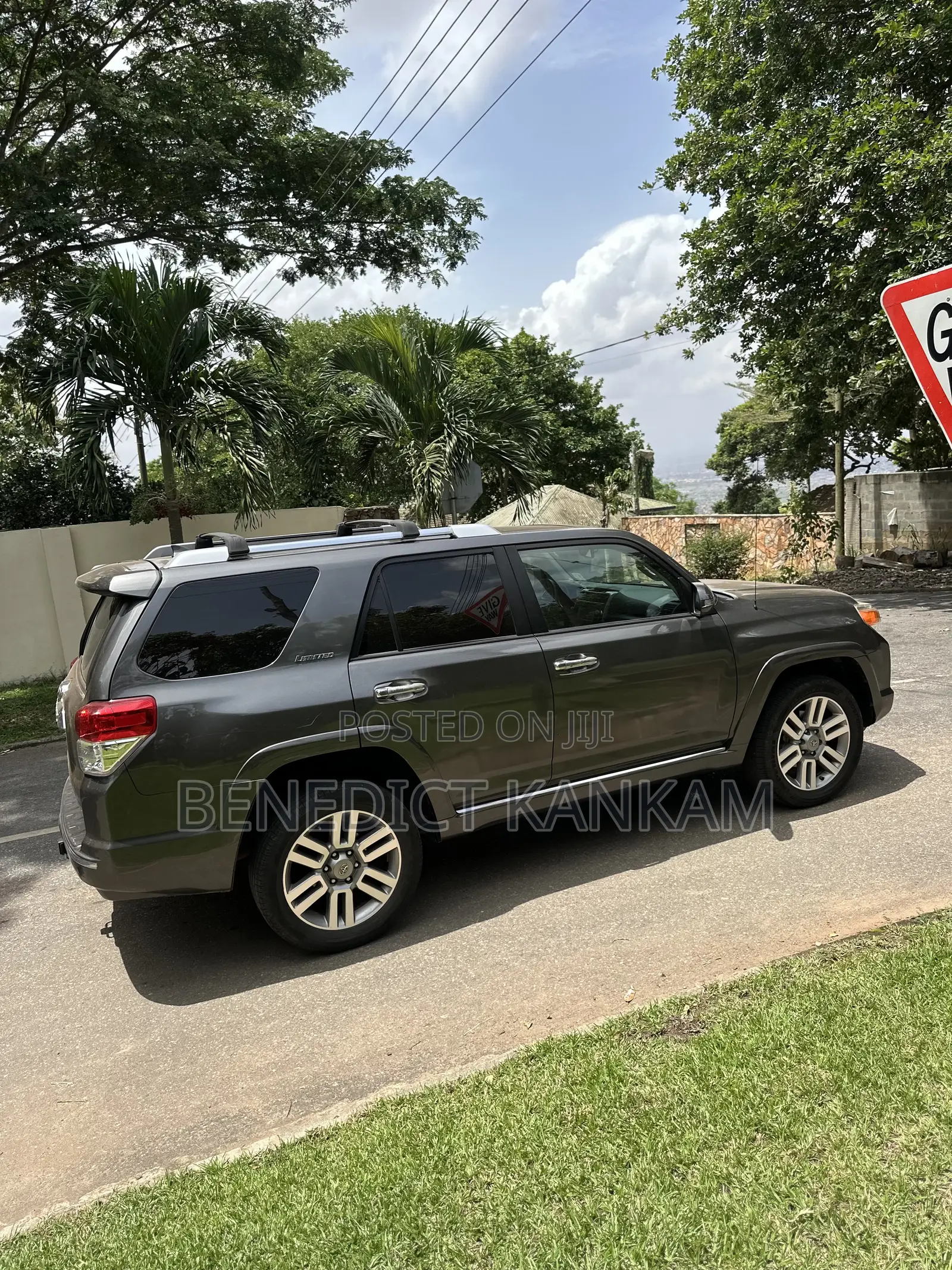 Toyota 4-Runner Limited 4WD 2011 Gray