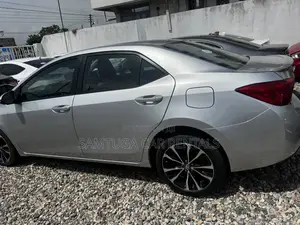 Toyota Corolla 2018 Silver