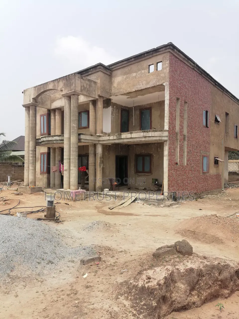 5bdrm Duplex in Amasaman Sapeiman for sale