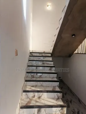 5bdrm Duplex in Amasaman Sapeiman for sale