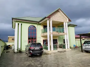 5bdrm House in Sefdard Properties, Amasaman for sale