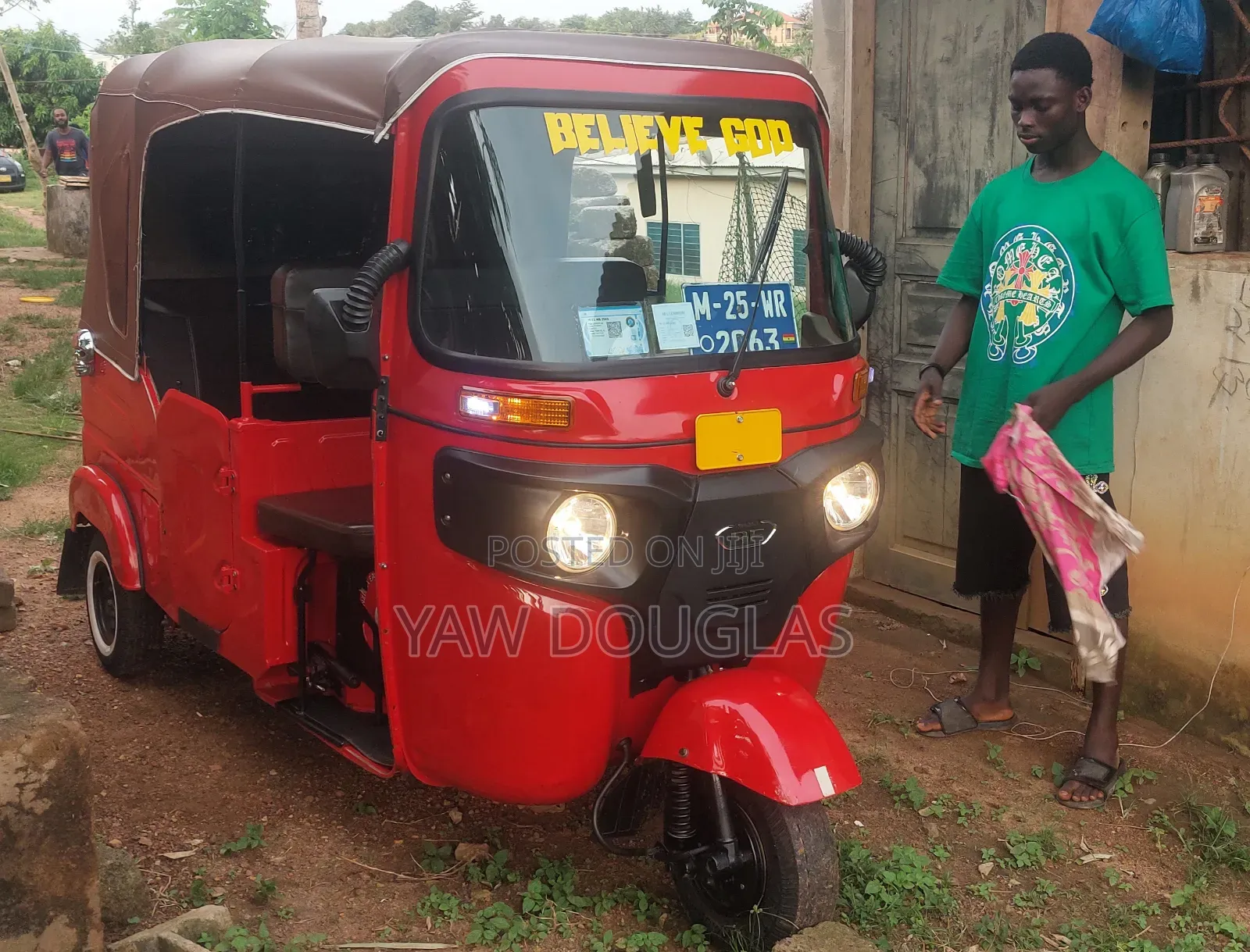 New Bajaj RE 2025 Red
