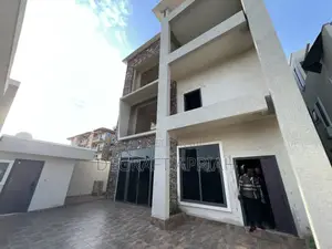6bdrm House in Hilltop Estate, Kumasi Metropolitan for sale
