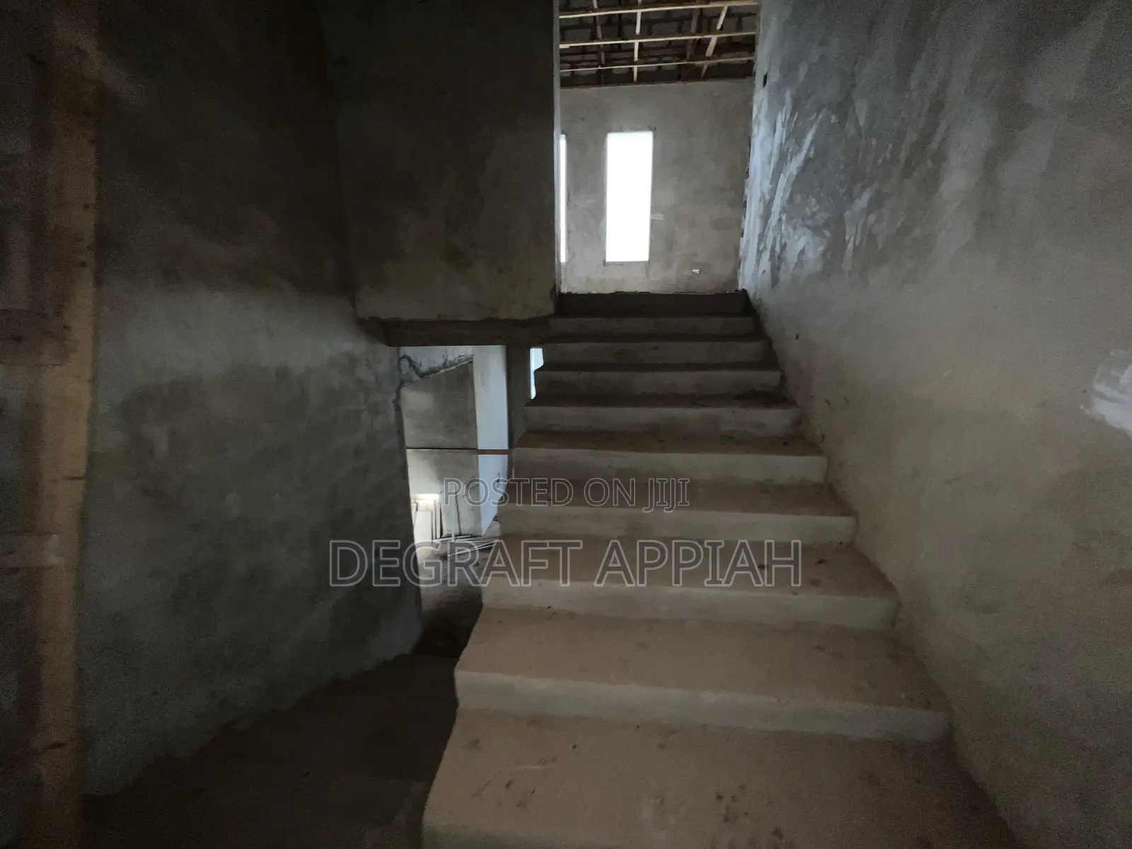 6bdrm House in Hilltop Estate, Kumasi Metropolitan for sale