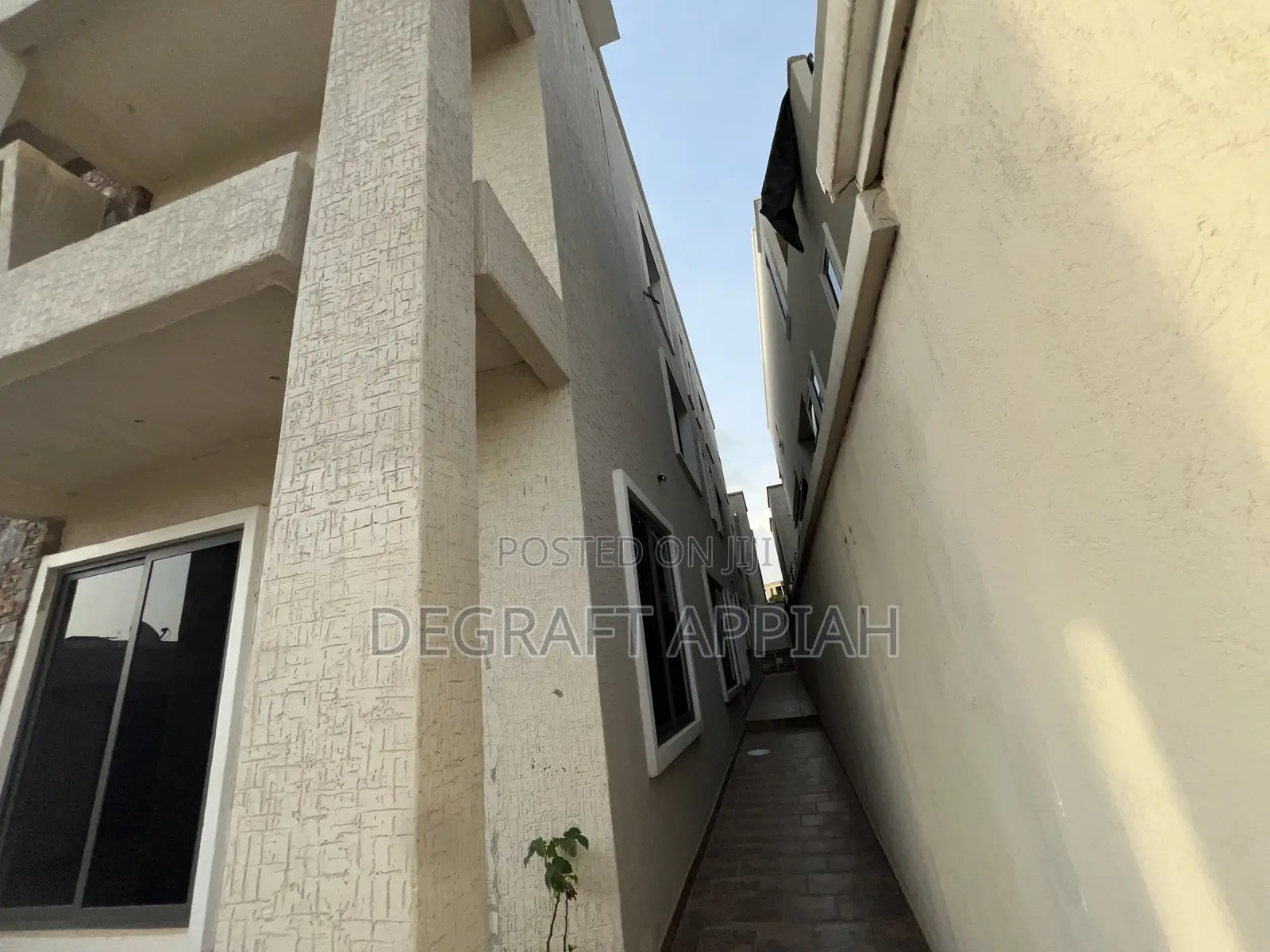 6bdrm House in Hilltop Estate, Kumasi Metropolitan for sale