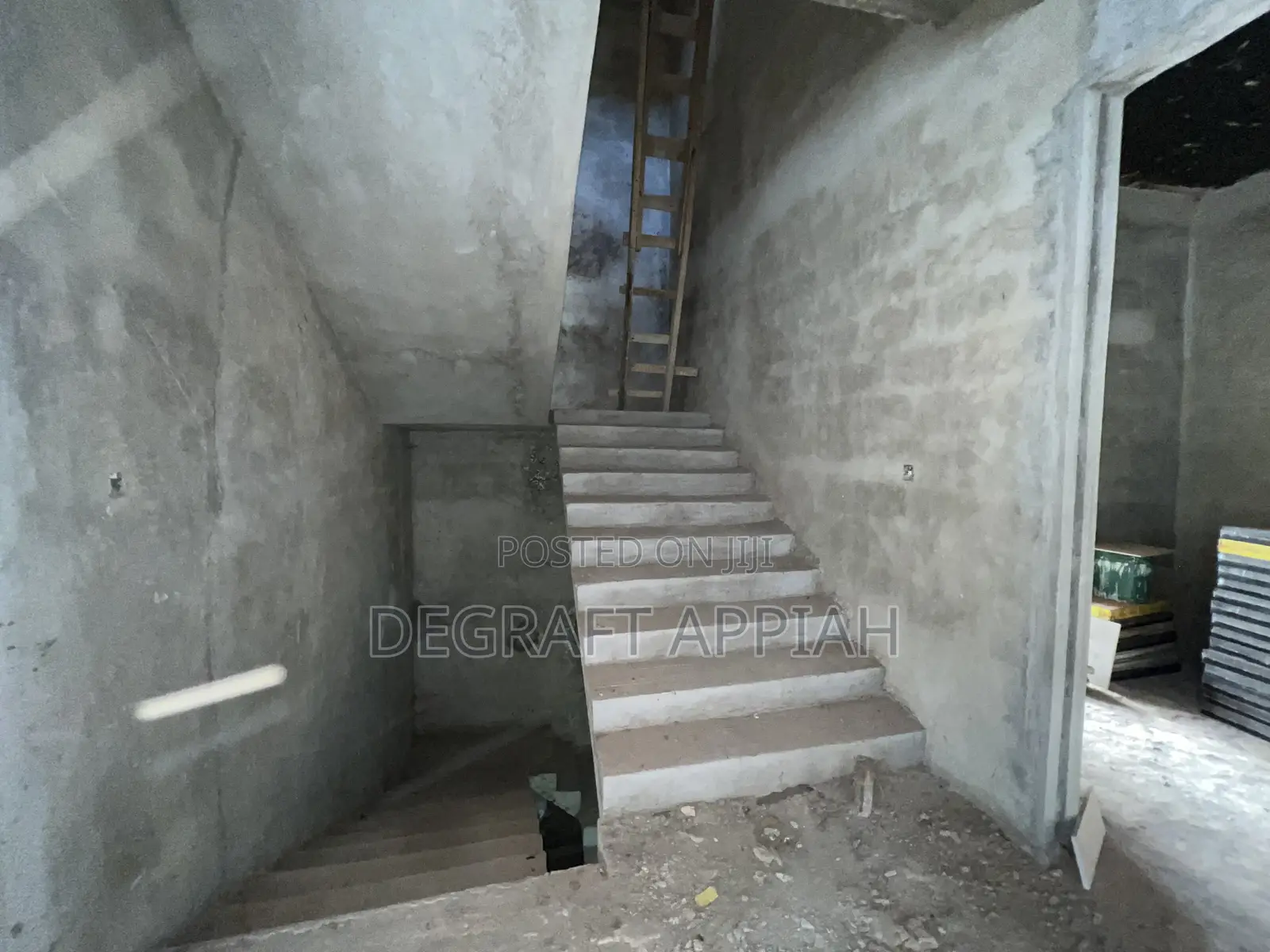 6bdrm House in Hilltop Estate, Kumasi Metropolitan for sale