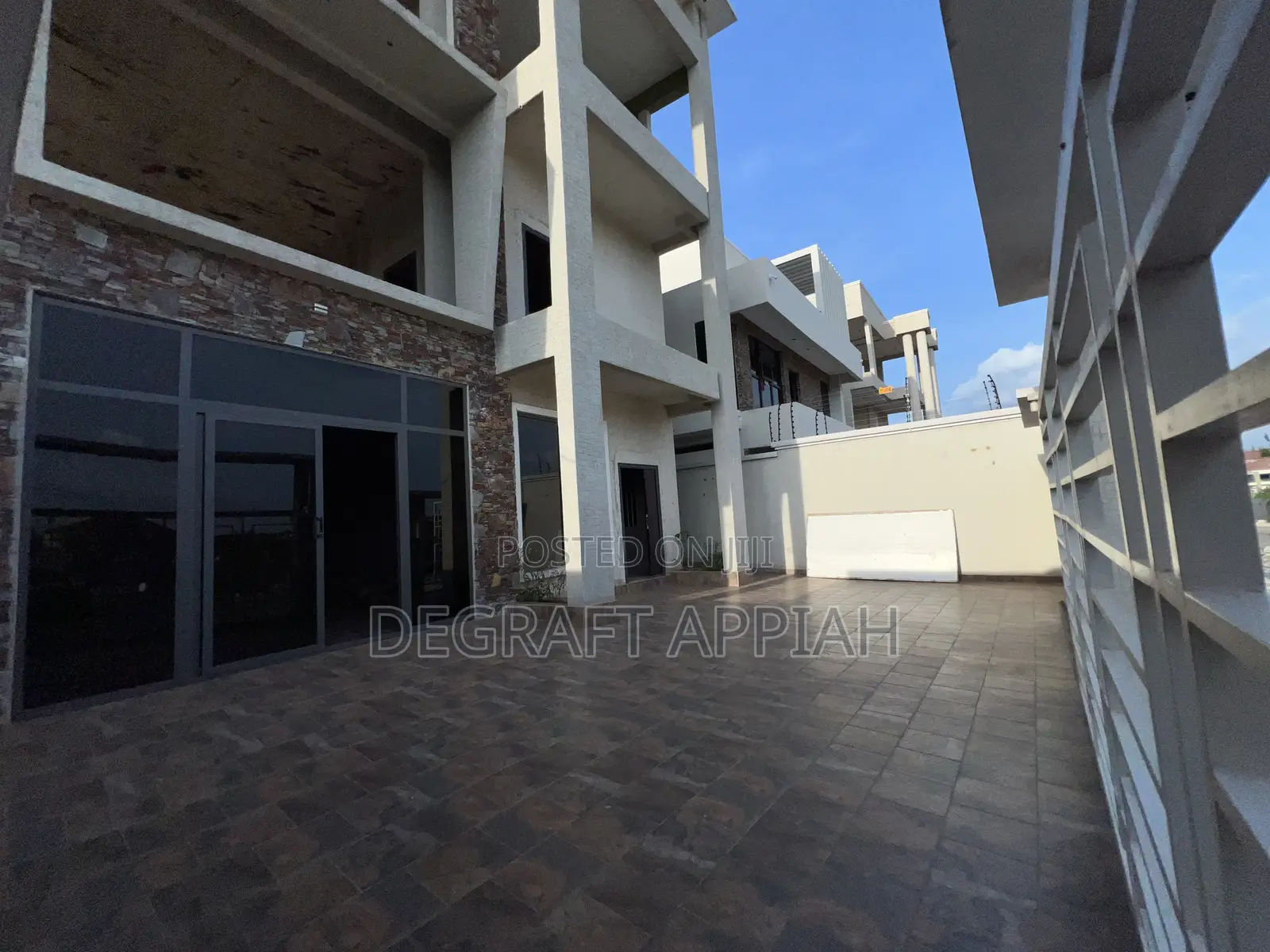 6bdrm House in Hilltop Estate, Kumasi Metropolitan for sale