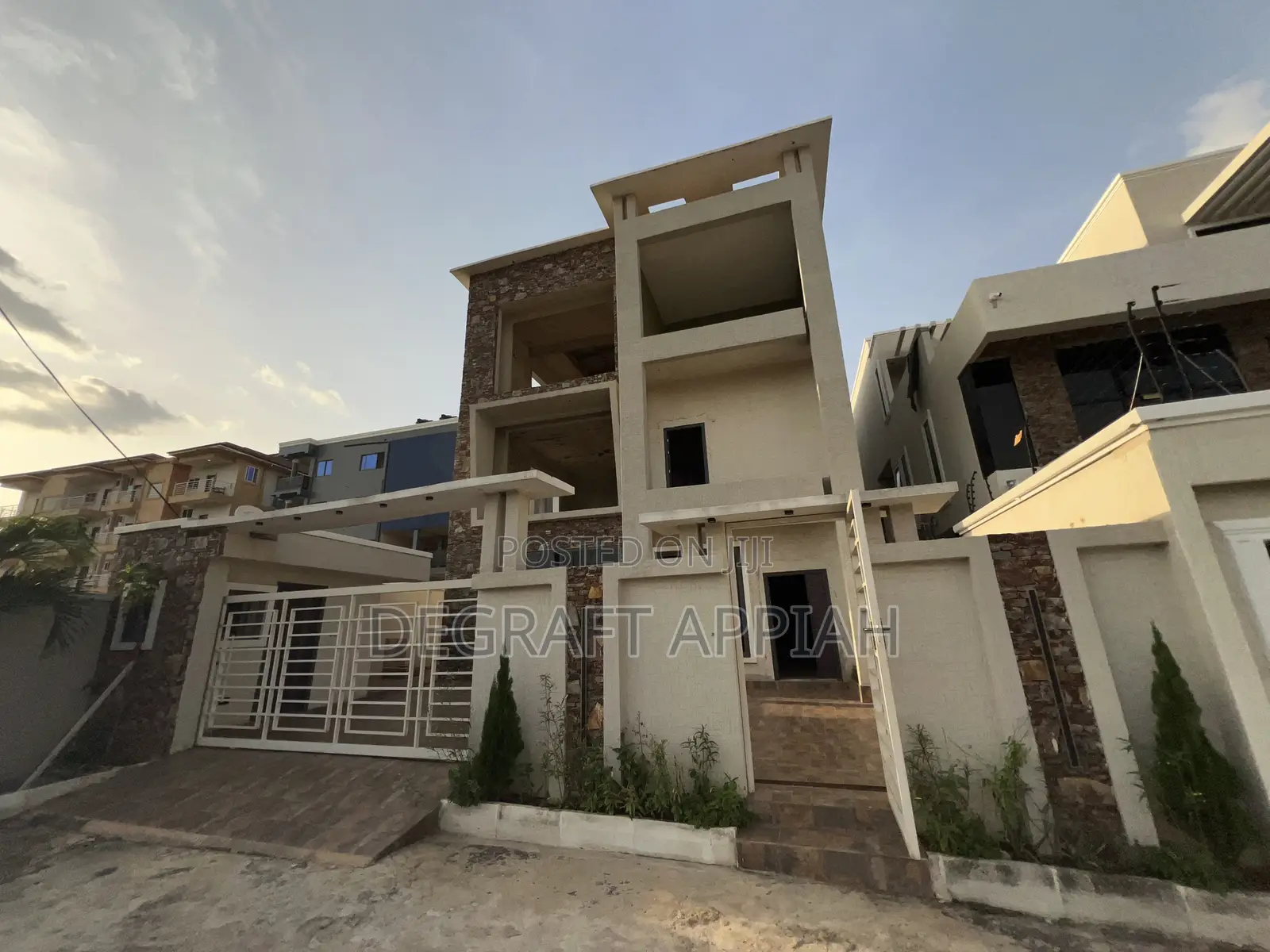 6bdrm House in Hilltop Estate, Kumasi Metropolitan for sale
