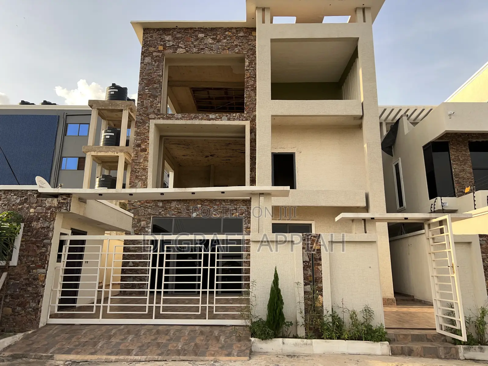 6bdrm House in Hilltop Estate, Kumasi Metropolitan for sale