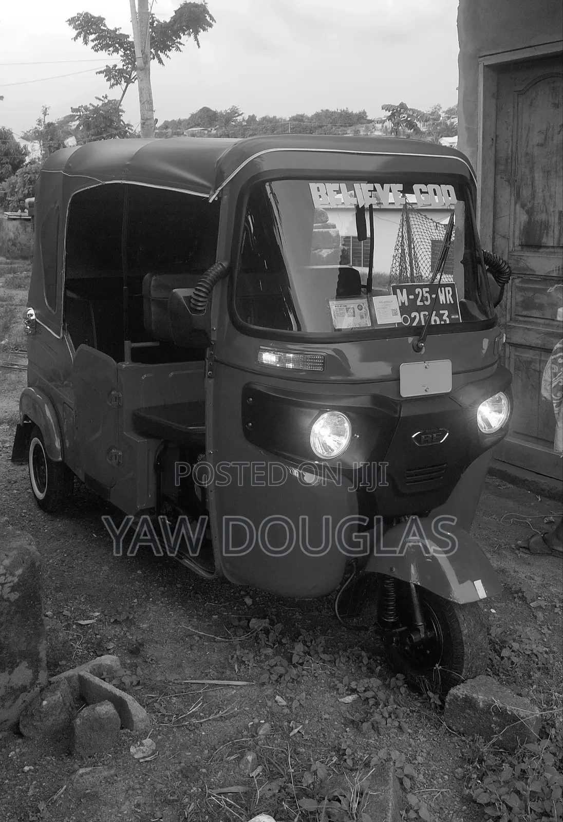 New Bajaj RE 2025 Red