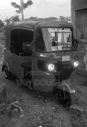 New Bajaj RE 2025 Red