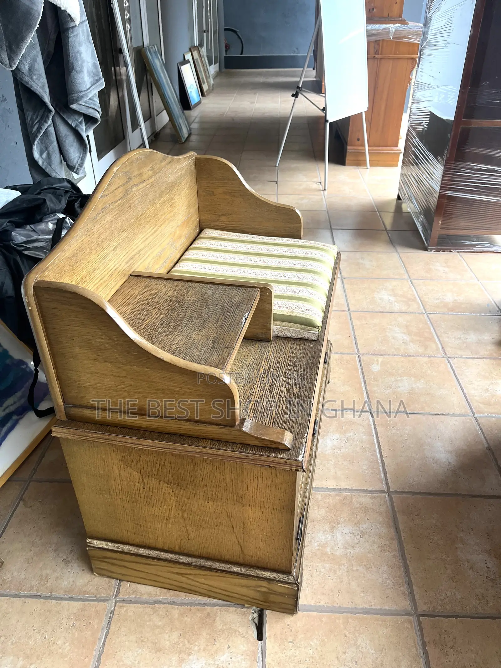 Uk Telephonical Chair Available for Sale
