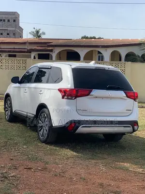 Mitsubishi Outlander 2020 White
