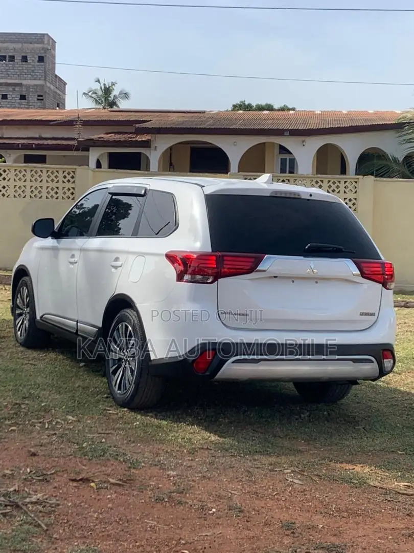 Mitsubishi Outlander 2020 White