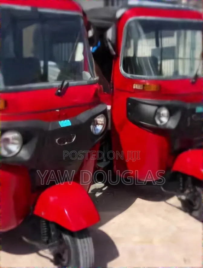 New Bajaj RE 2025 Red