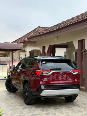 Toyota RAV4 XLE 2021 Burgundy