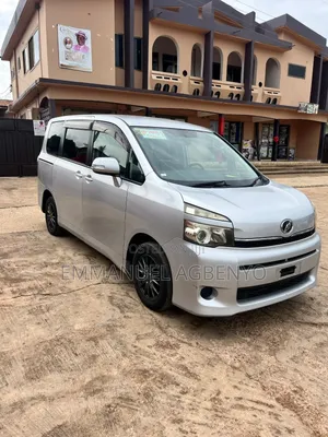Toyota Voxy 2012 Silver
