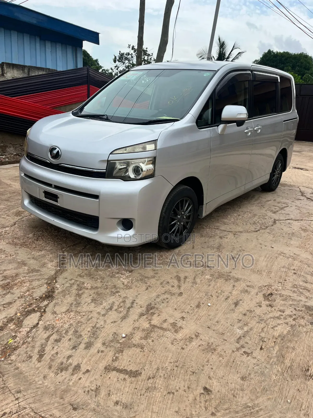 Toyota Voxy 2012 Silver