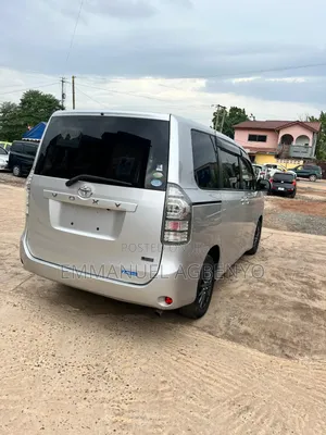 Toyota Voxy 2012 Silver
