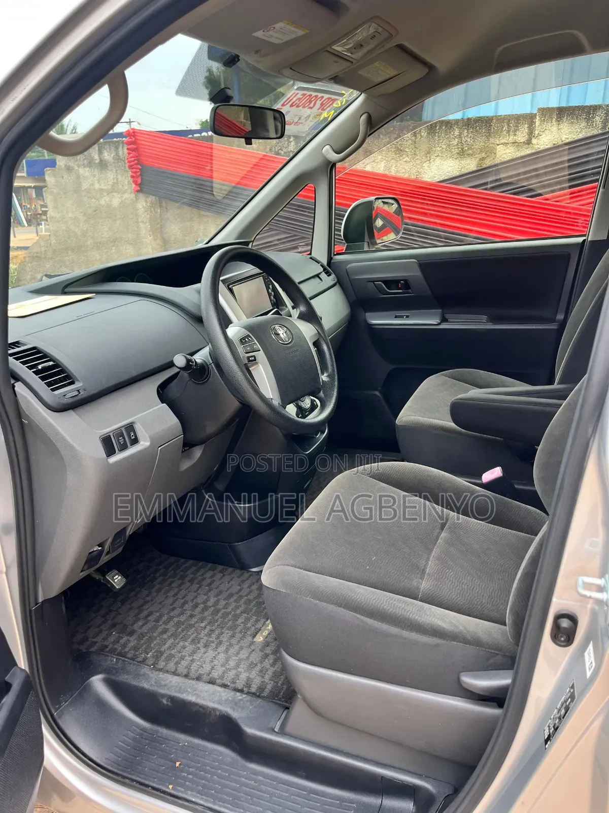 Toyota Voxy 2012 Silver