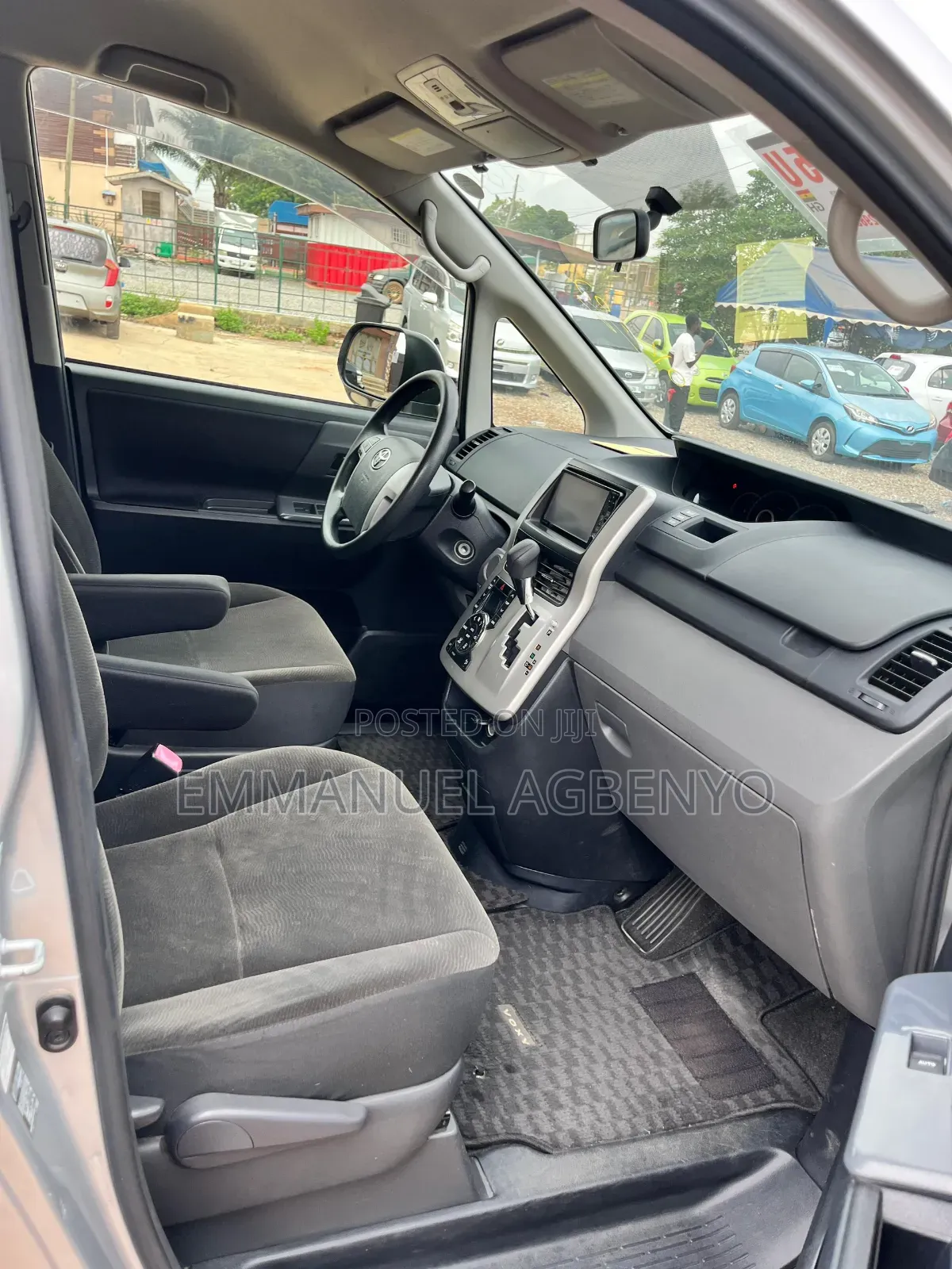 Toyota Voxy 2012 Silver