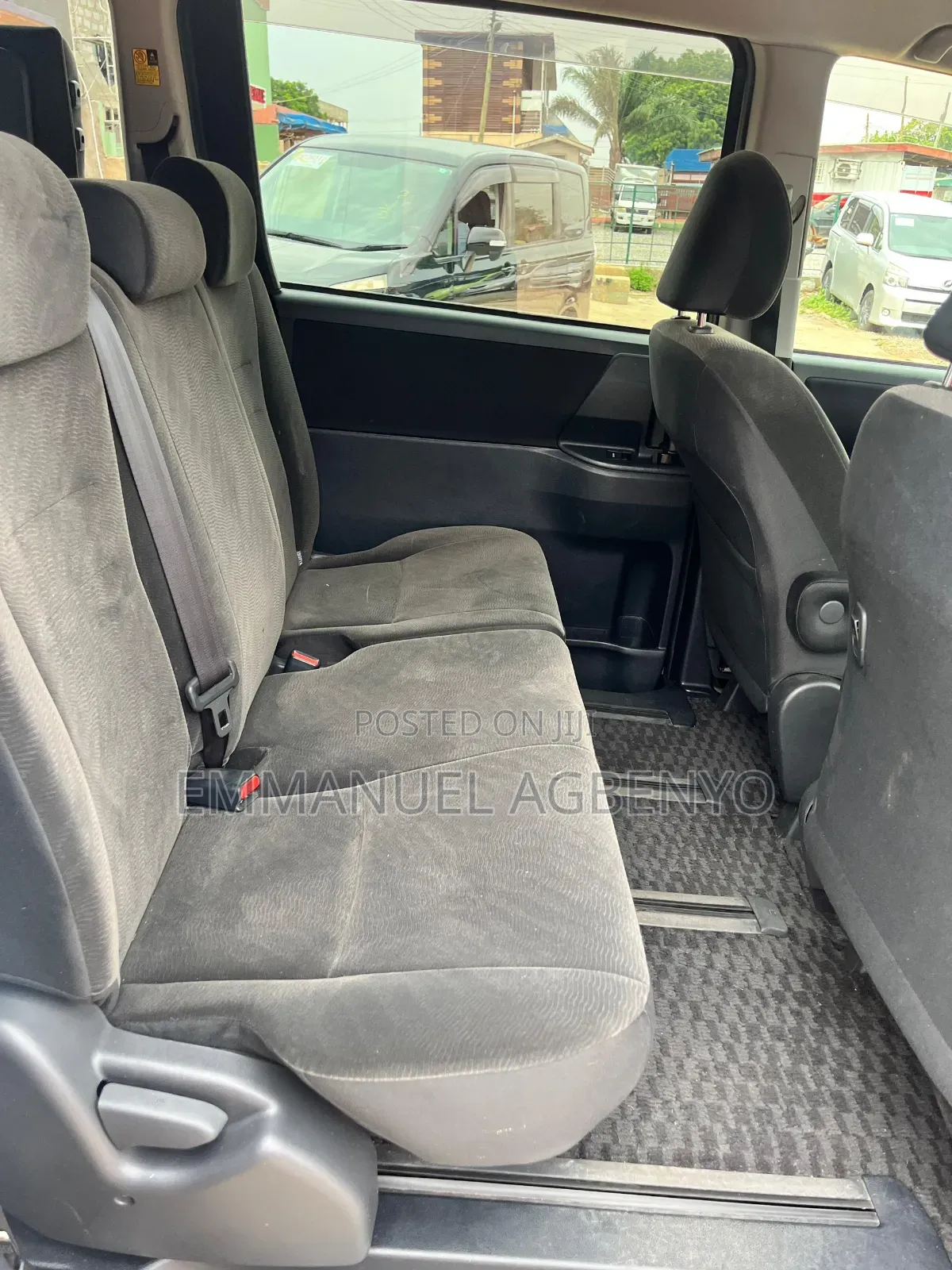 Toyota Voxy 2012 Silver