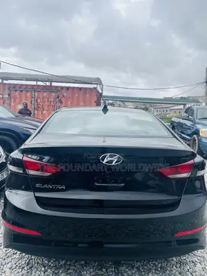 Hyundai Elantra SE Sedan FWD (2.0L 4cyl 6M) 2017 Black
