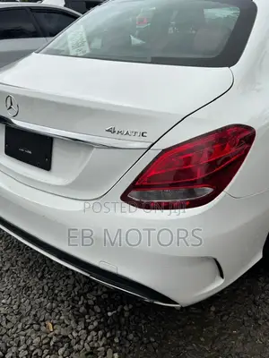 Mercedes-Benz C300 Luxury 4Matic Sedan AWD (2.0L 4cyl 7A) 2016 White