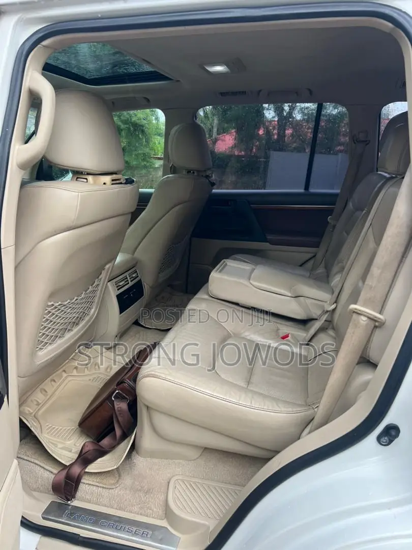 Toyota Land Cruiser 5.7 V8 VX-S 2018 White
