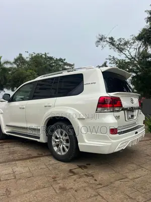 Toyota Land Cruiser 5.7 V8 VX-S 2018 White
