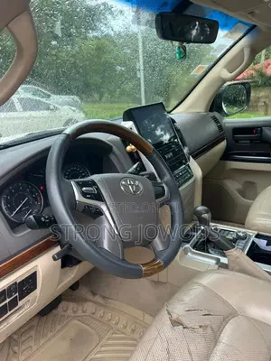Toyota Land Cruiser 5.7 V8 VX-S 2018 White