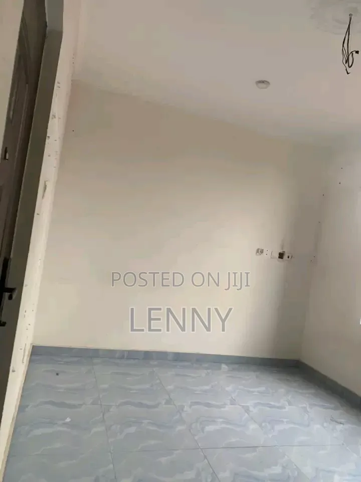 1bdrm Apartment in Behind Starbites, Boundary Road Area for rent