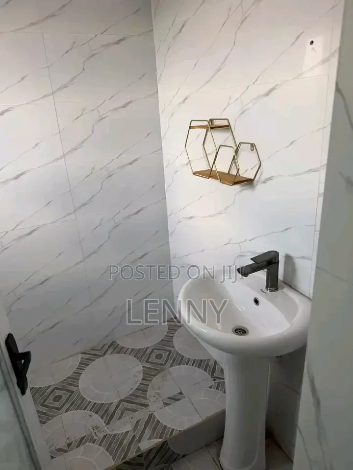1bdrm Apartment in Behind Starbites, Boundary Road Area for rent