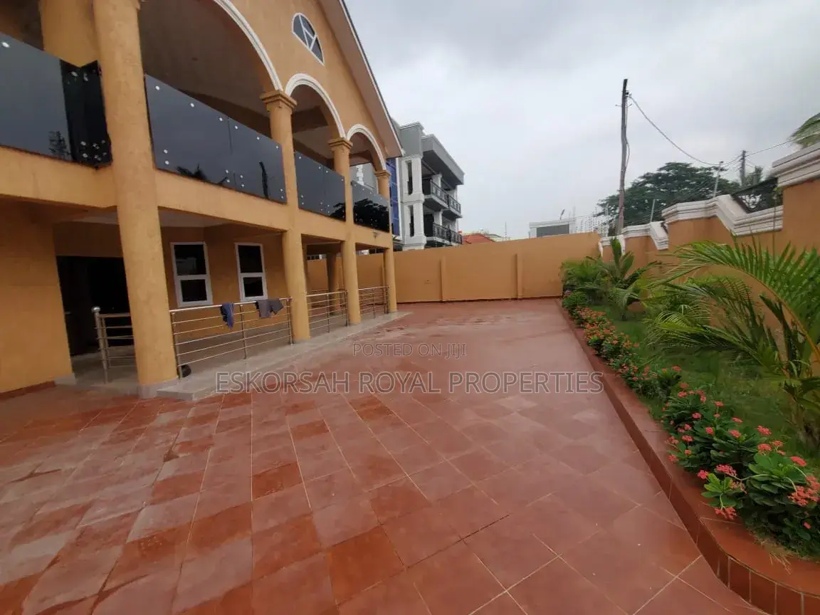 5bdrm House in Adjiringanor, Otano for rent