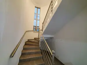 5bdrm House in Adjiringanor, Otano for rent