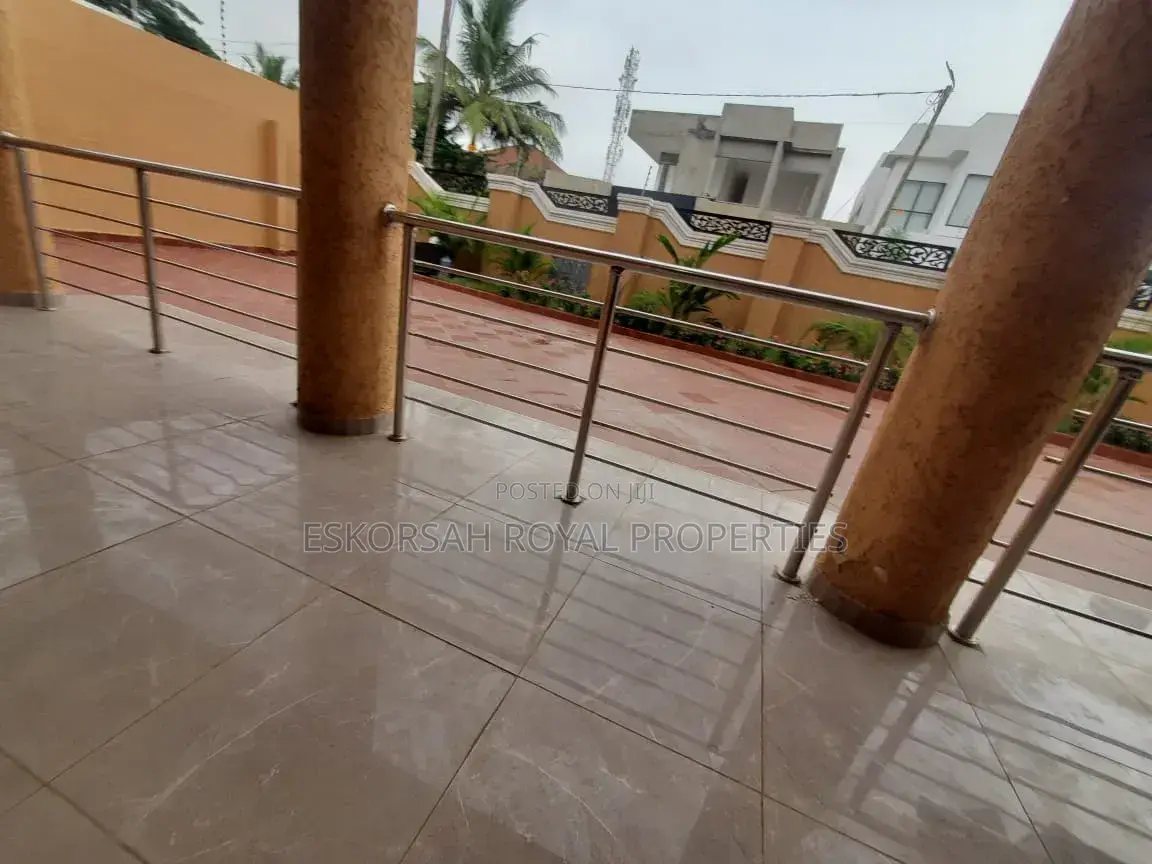 5bdrm House in Adjiringanor, Otano for rent