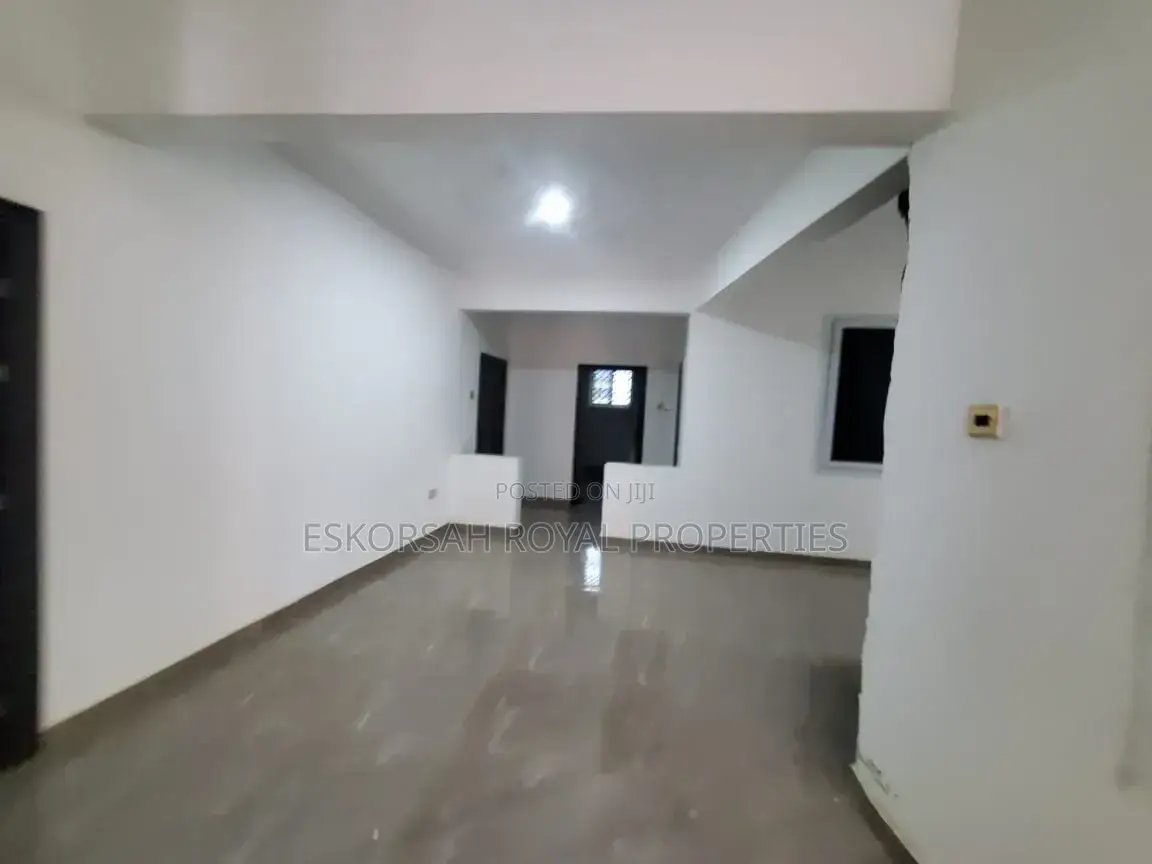 5bdrm House in Adjiringanor, Otano for rent