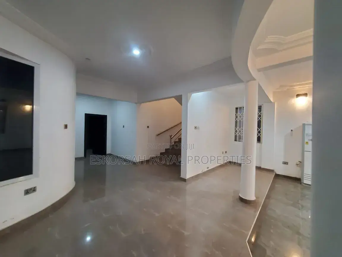 5bdrm House in Adjiringanor, Otano for rent