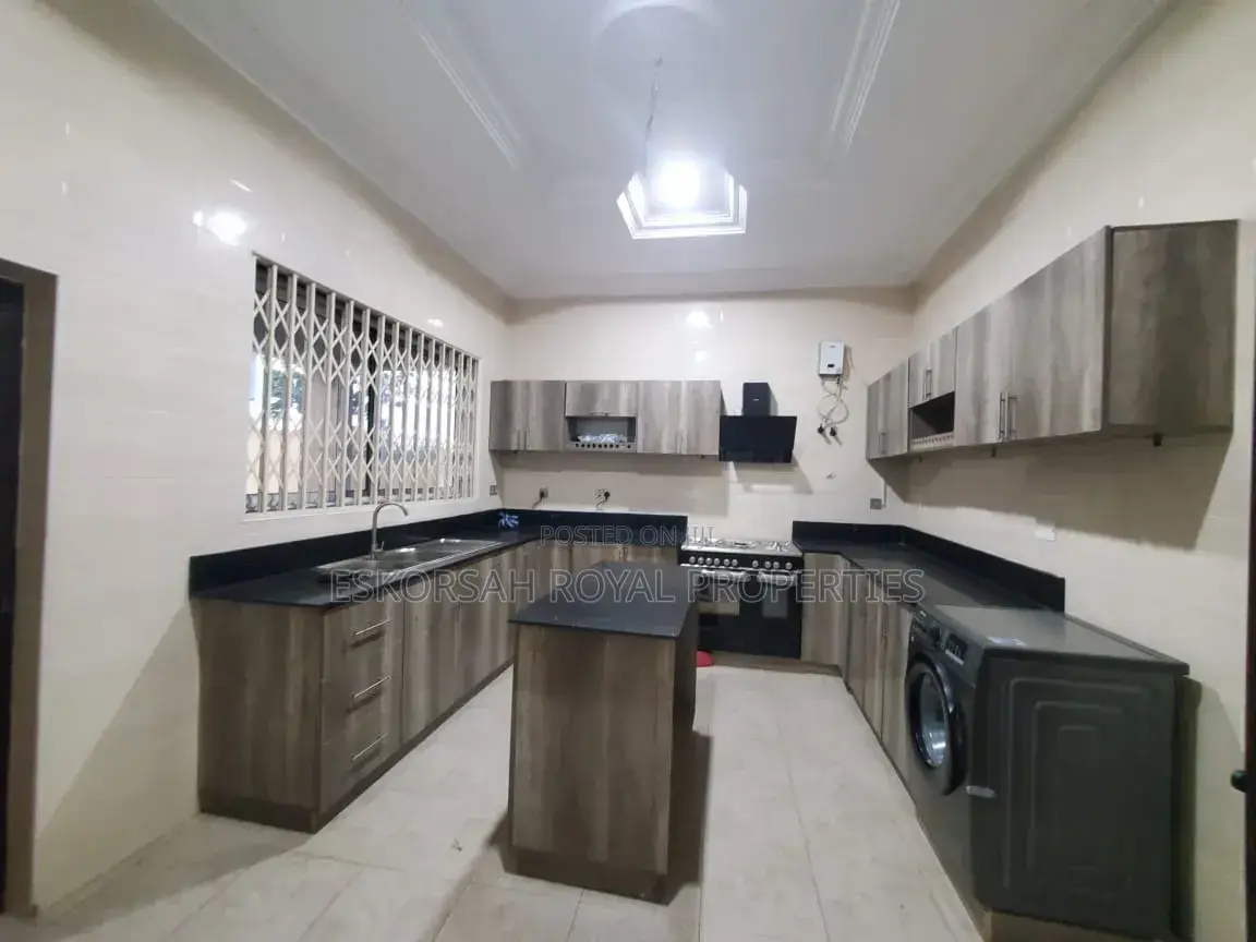 5bdrm House in Adjiringanor, Otano for rent