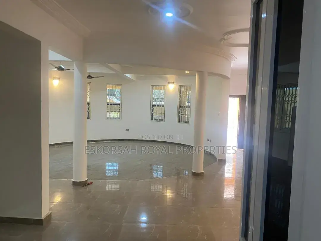 5bdrm House in Adjiringanor, Otano for rent