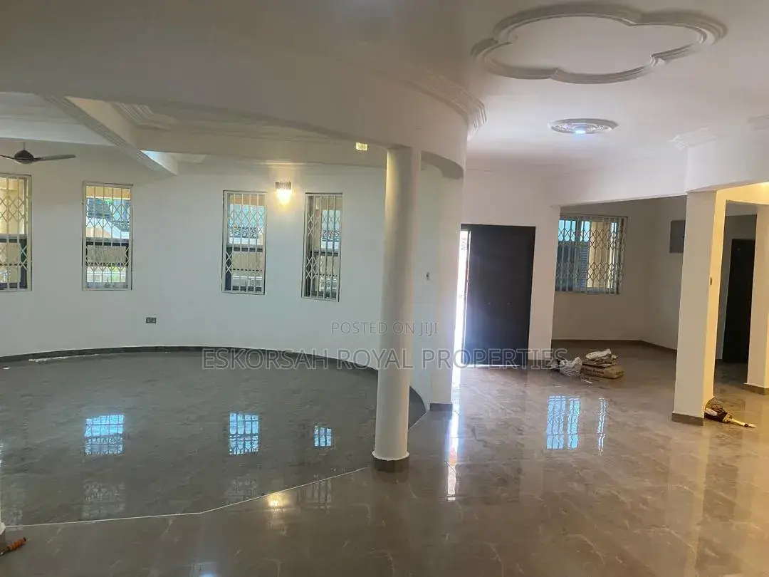 5bdrm House in Adjiringanor, Otano for rent