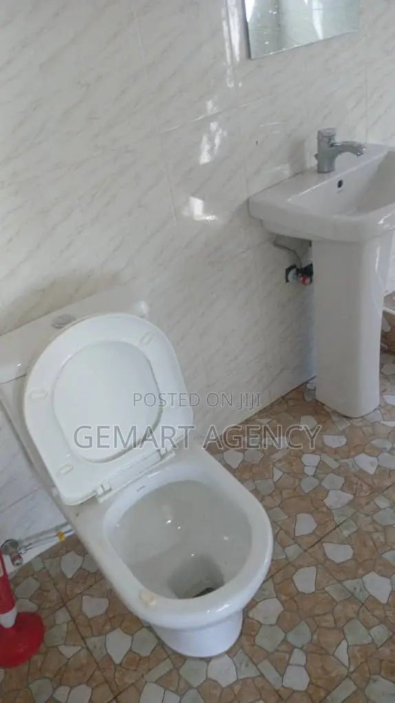 6bdrm Apartment in Tema Community 22 🏡 for rent