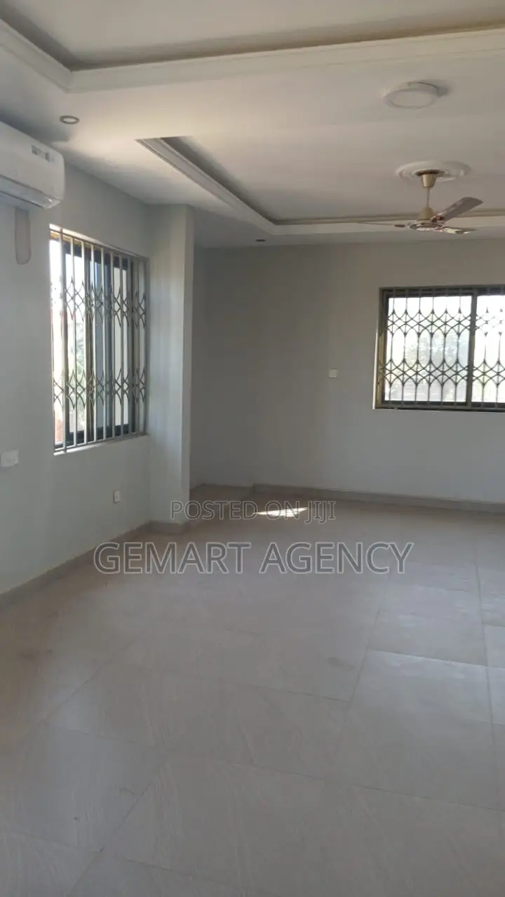 6bdrm Apartment in Tema Community 22 🏡 for rent