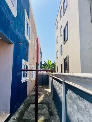 5bdrm House in Achimota Ofankor Rd, Mile 7 for sale