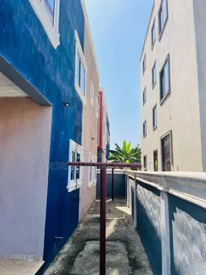 5bdrm House in Achimota Ofankor Rd, Mile 7 for sale