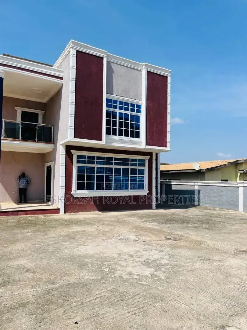 5bdrm House in Achimota Ofankor Rd, Mile 7 for sale