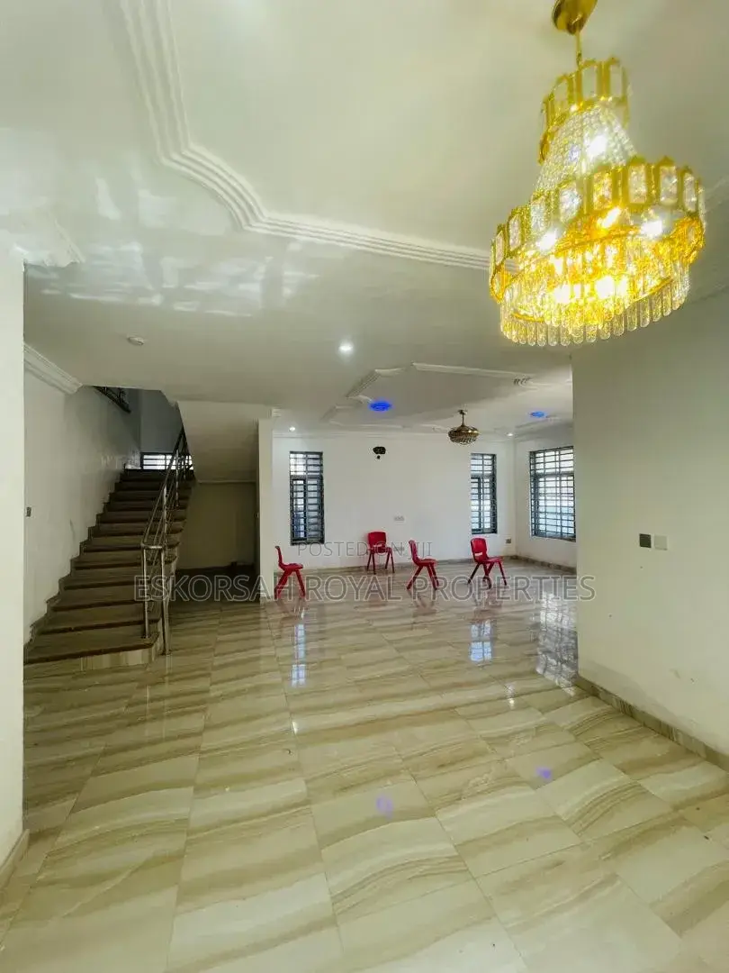 5bdrm House in Achimota Ofankor Rd, Mile 7 for sale