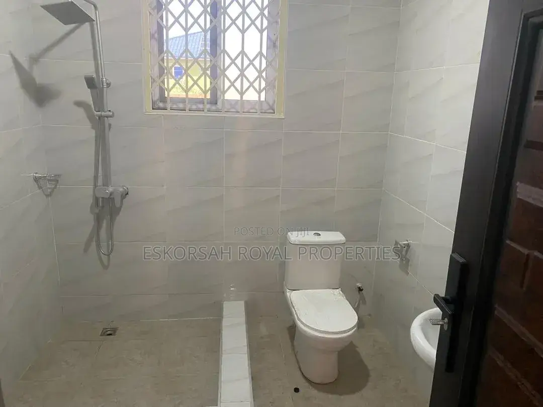 5bdrm House in Pokuase Festus for rent